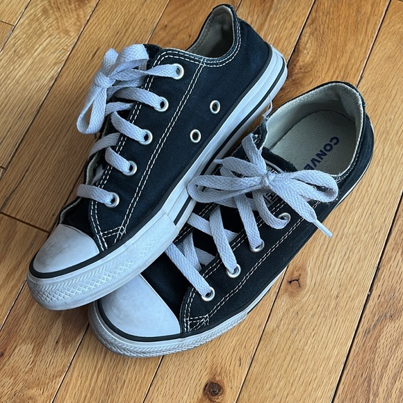 CONVERSE All Star low tops. Youth 2.5. In black and white. GUC - Picture 2 of 8